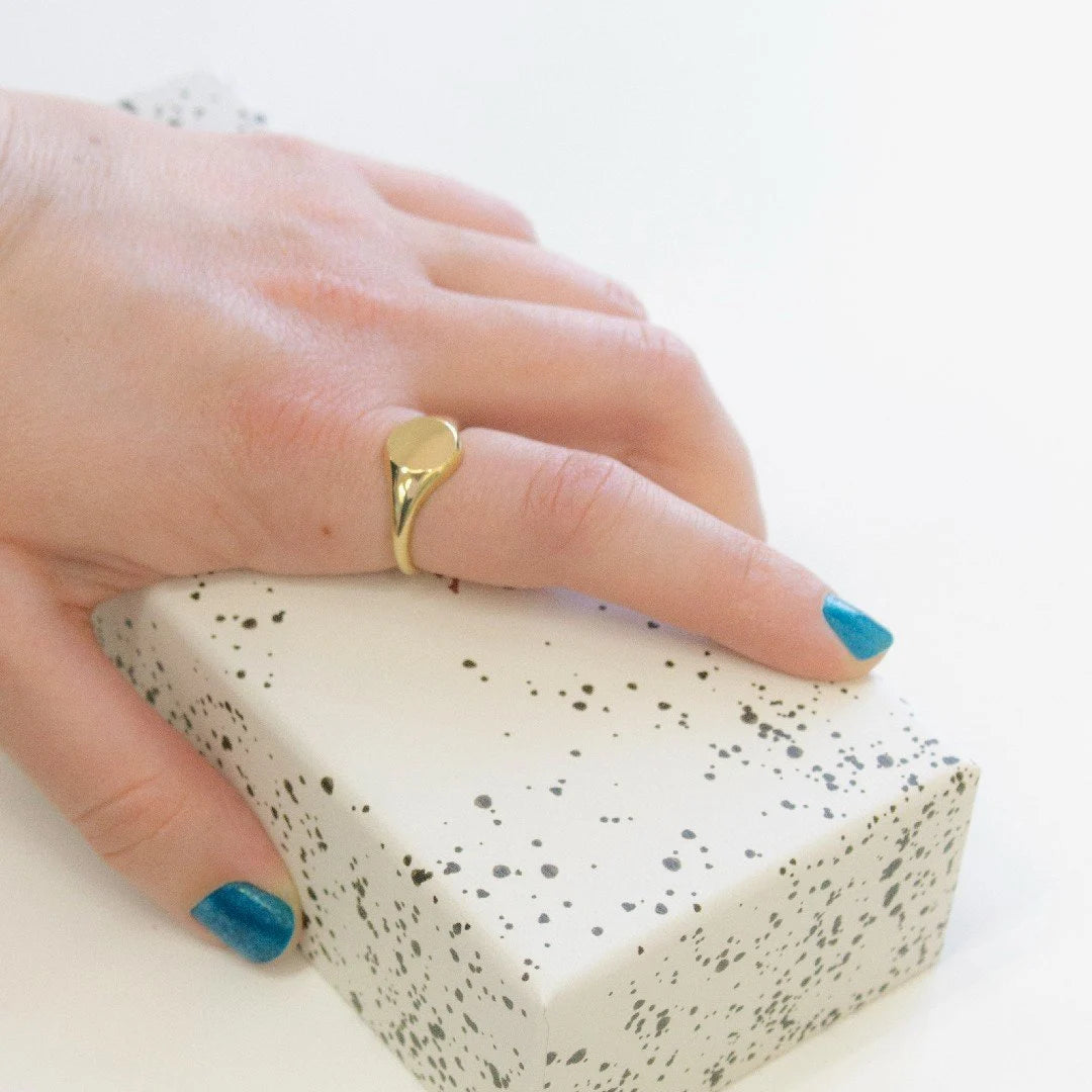 10K GOLD ROUND SIGNET RING