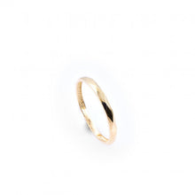 Load image into Gallery viewer, 10K YELLOW GOLD HAMMERED RING
